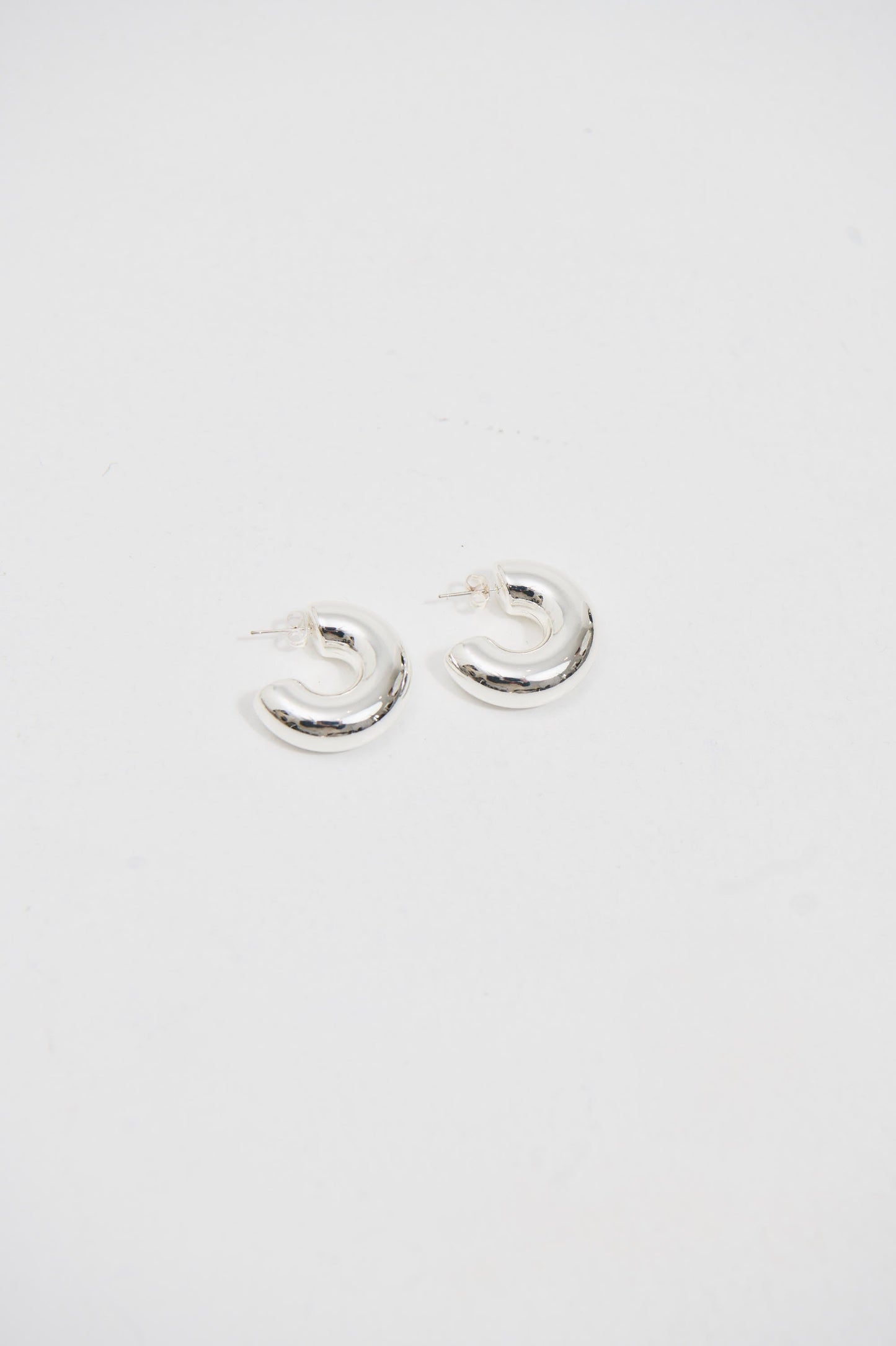Bold Macaroni Loop Earring Silver