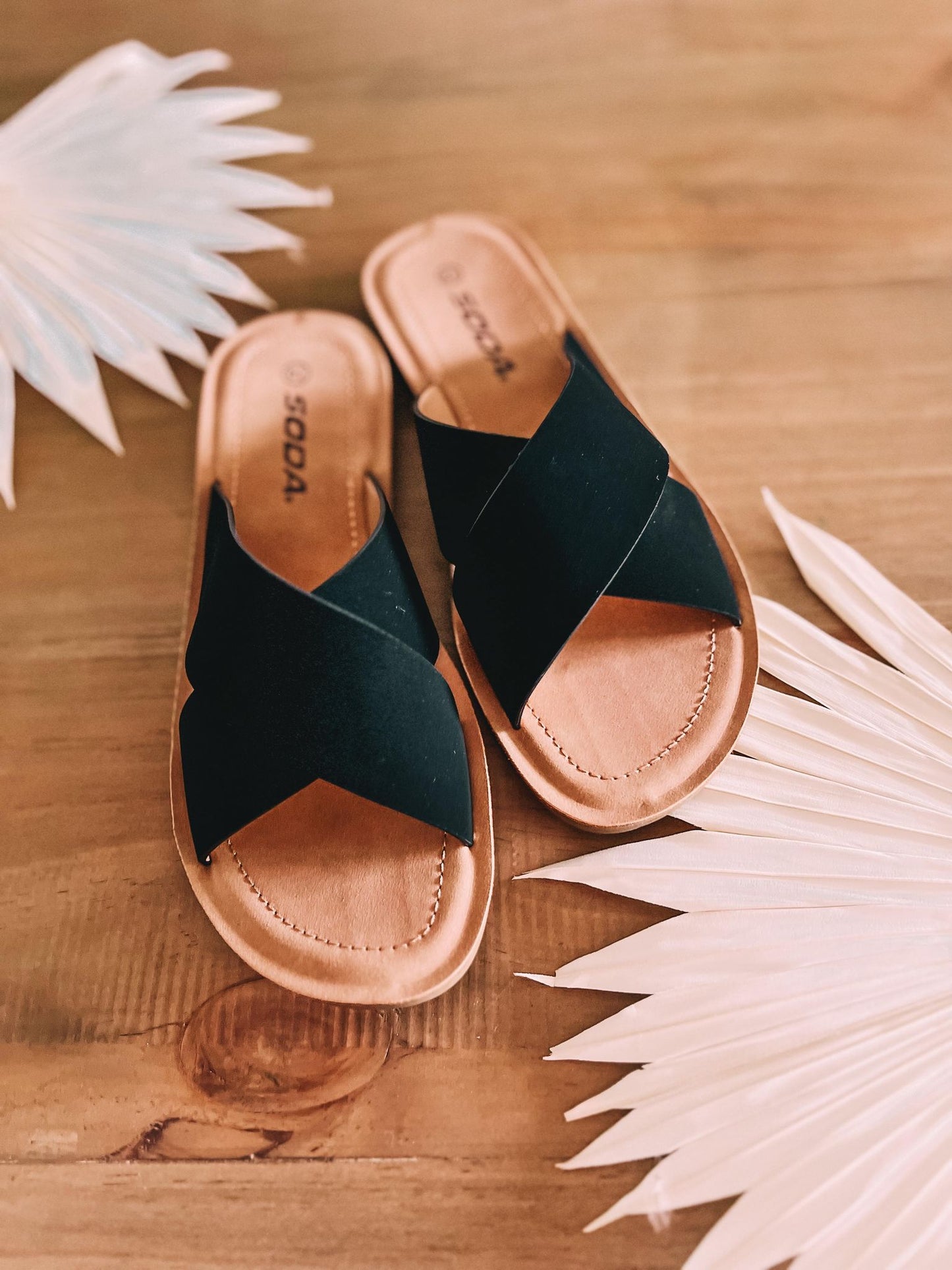 (SALE) Along The Bay Sandals (Black)