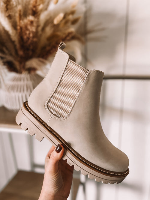 (SALE) Walking Along Boots (Sand)