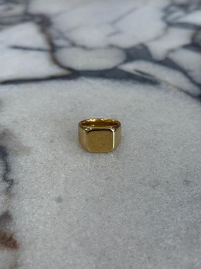 Bold Signet Ring Gold