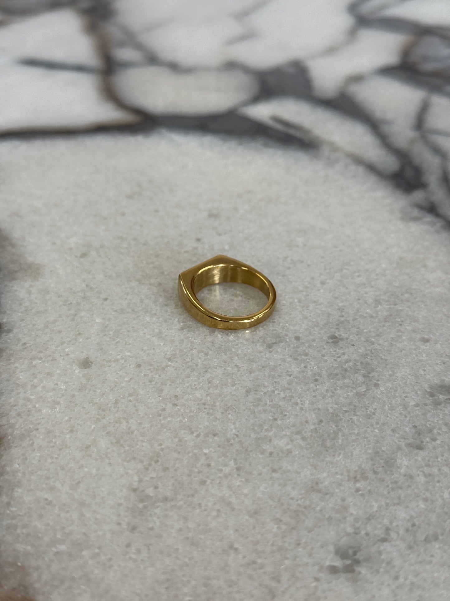 Classic Signet Ring Gold