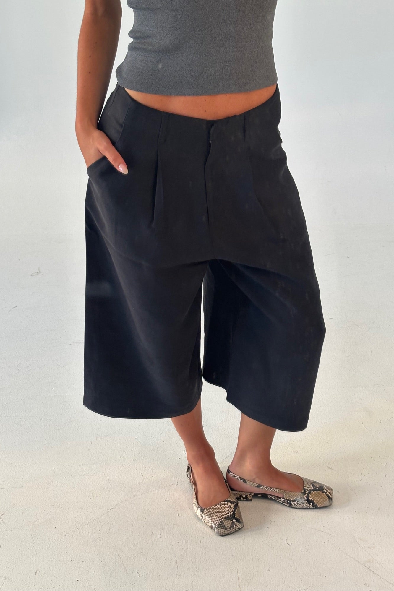 Alex Short Black